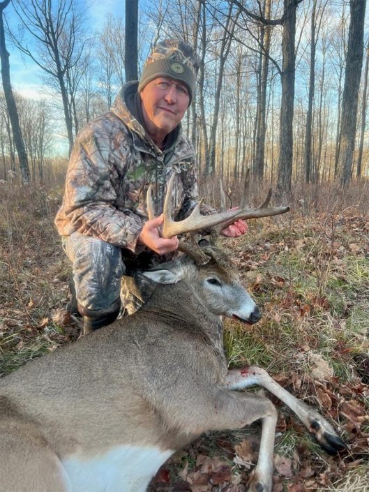 Bob with eleven-pointer buck