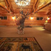 trophy elk hunting lodge